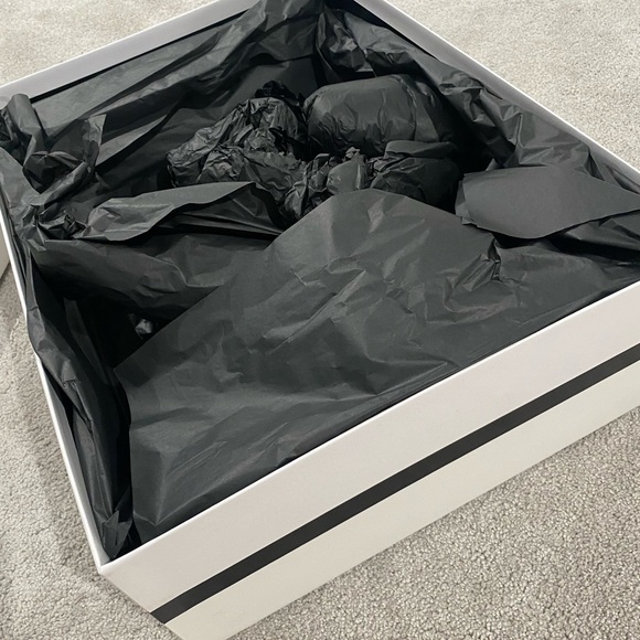 Givenchy Box - Picture 4 of 5